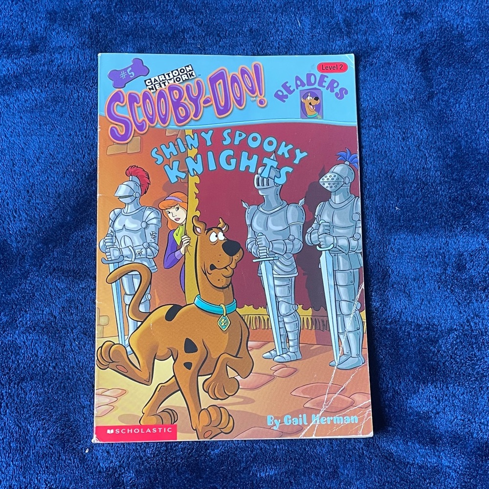 Scholastic Scooby-Doo Shiny Spooky Knights Book